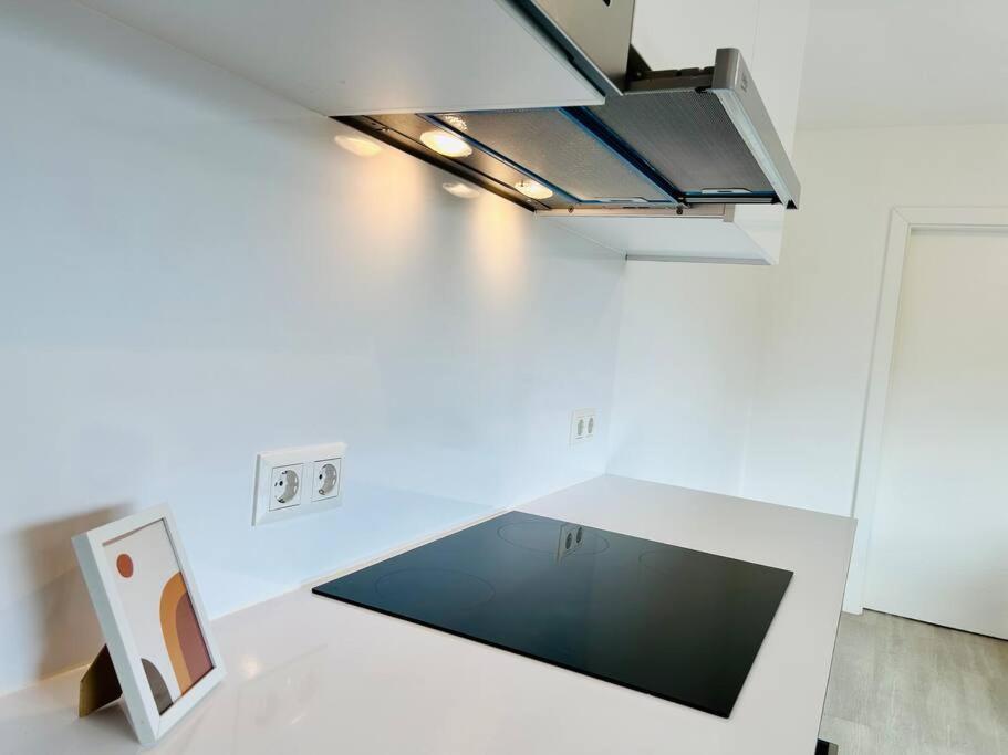 Sunny Modern Apartment With Balcony - Free Parking Виена Екстериор снимка
